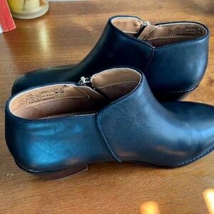 Vionic Womens Jolene Leather Ankle Boot / Size 8M